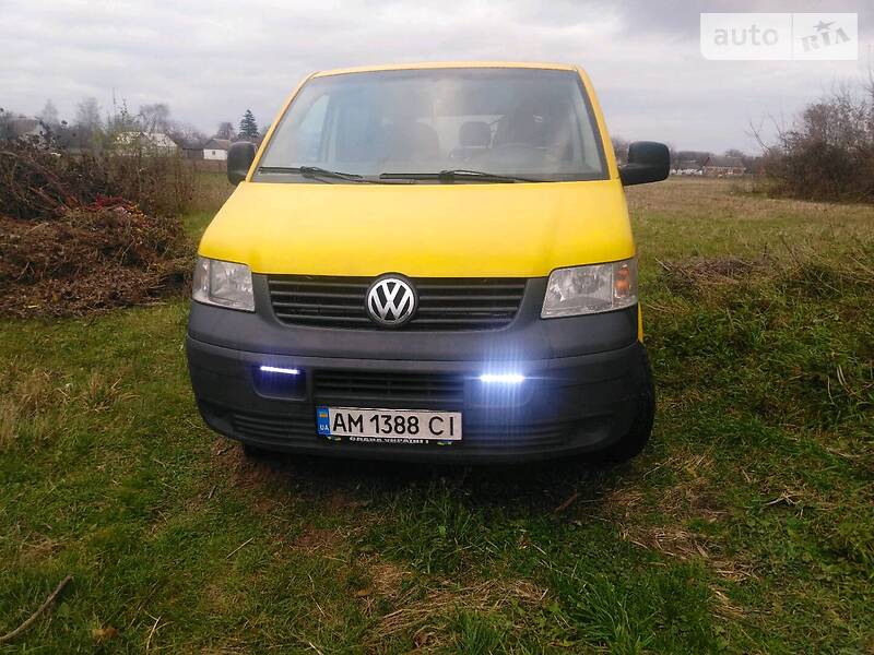 Грузопассажирский фургон Volkswagen Transporter 2006 в Звягеле