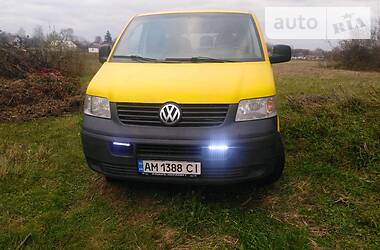 Грузопассажирский фургон Volkswagen Transporter 2006 в Звягеле