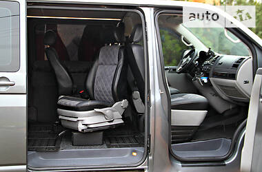 Минивэн Volkswagen Transporter 2011 в 