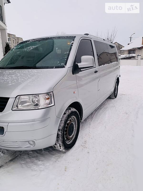 Минивэн Volkswagen Transporter 2009 в Жовкве