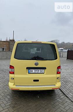 Грузопассажирский фургон Volkswagen Transporter 2014 в Ровно
