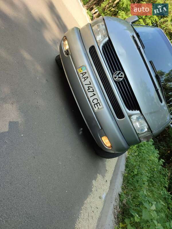 Седан Volkswagen Transporter 2000 в Киеве