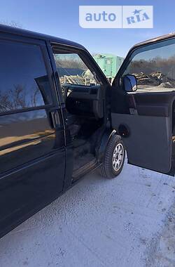 Вантажопасажирський фургон Volkswagen Transporter 2000 в 