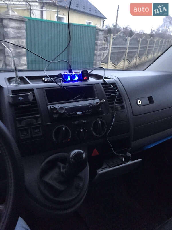 Минивэн Volkswagen Transporter 2004 в Нововолынске