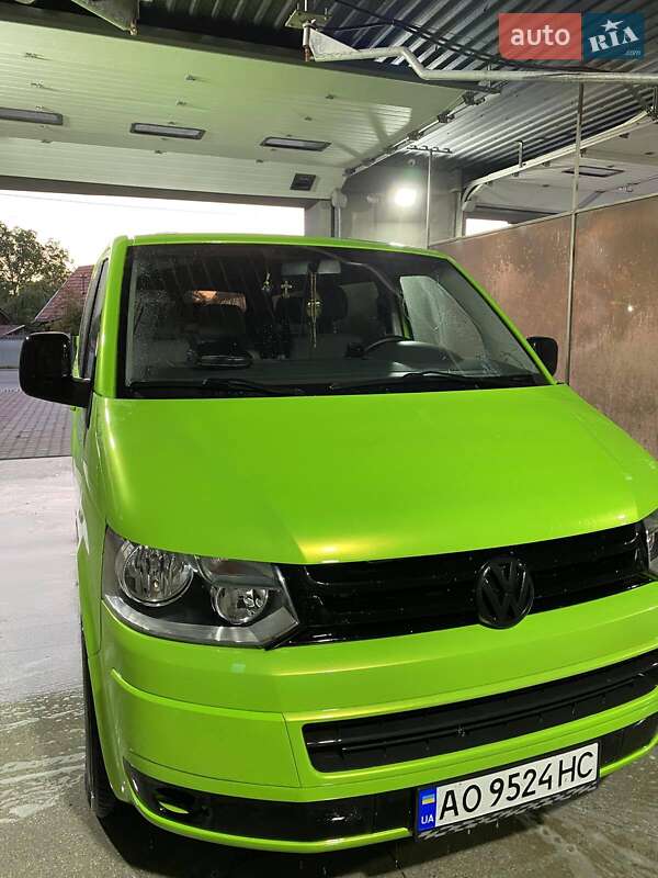 Минивэн Volkswagen Transporter 2009 в Рахове