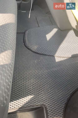 Минивэн Volkswagen Transporter 2010 в 