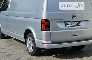 Вантажний фургон Volkswagen Transporter 2016 в Іршаві