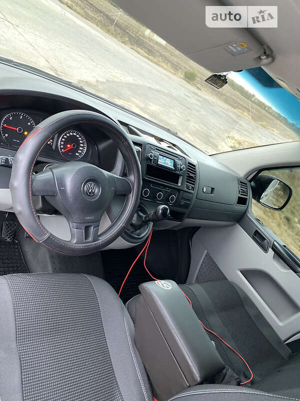 Минивэн Volkswagen Transporter 2013 в Врадиевке