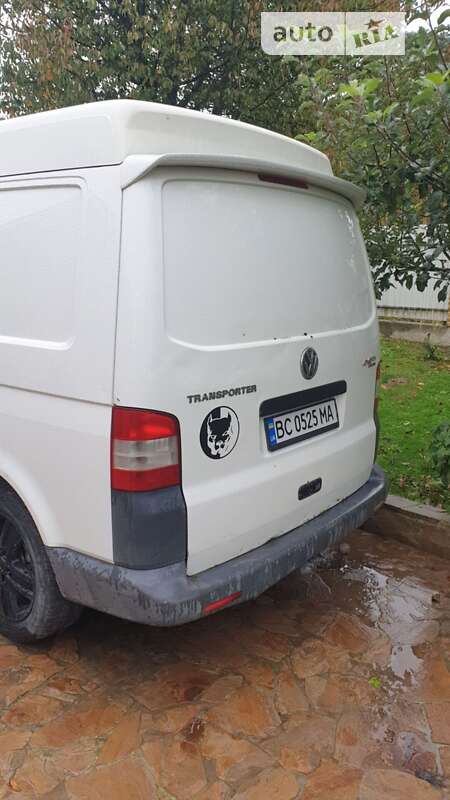 Вантажний фургон Volkswagen Transporter 2011 в Львові