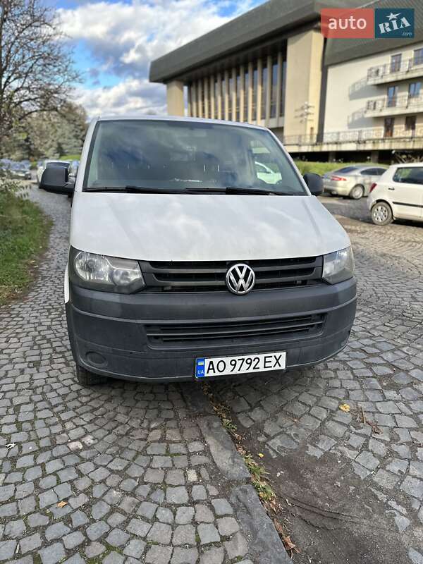 Мінівен Volkswagen Transporter 2015 в Ужгороді