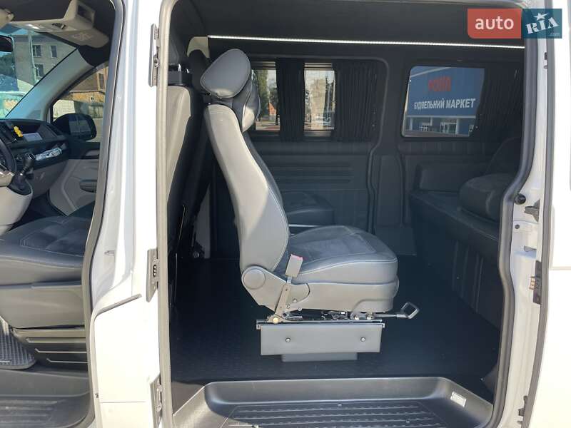 Минивэн Volkswagen Transporter 2016 в Ромнах