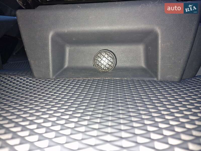 Грузопассажирский фургон Volkswagen Transporter 2011 в Бердичеве