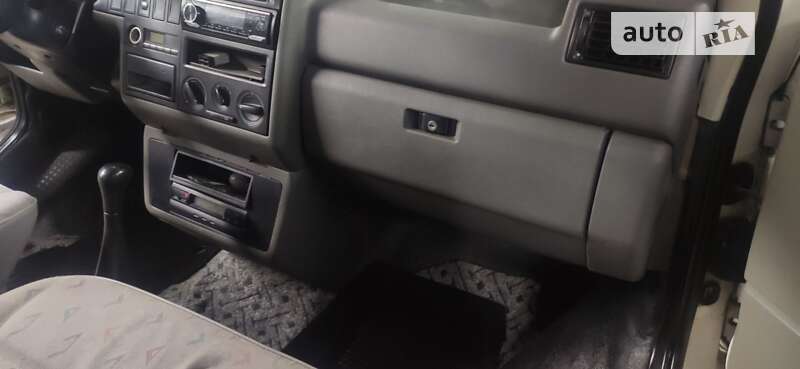 Вантажний фургон Volkswagen Transporter 2003 в Чернігові