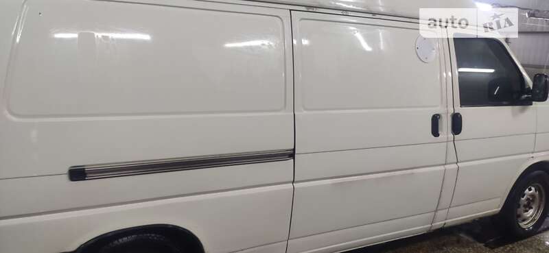 Вантажний фургон Volkswagen Transporter 2003 в Чернігові