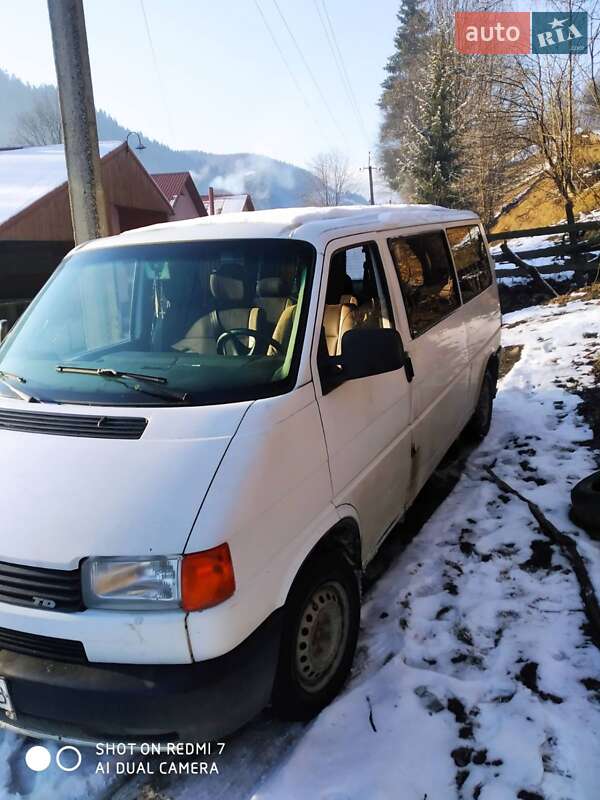 Грузопассажирский фургон Volkswagen Transporter 2000 в Рахове