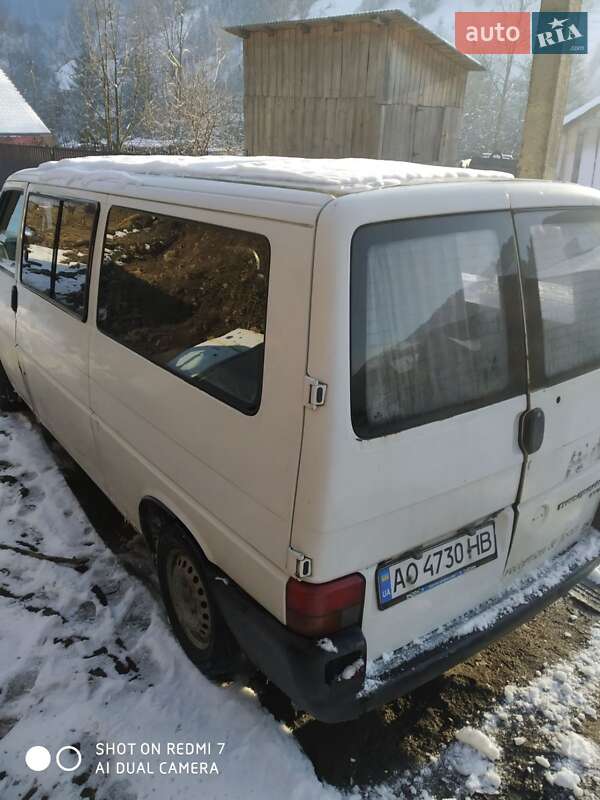 Грузопассажирский фургон Volkswagen Transporter 2000 в Рахове