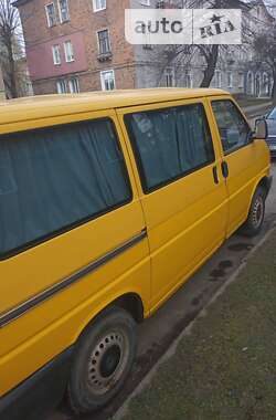 Мінівен Volkswagen Transporter 2000 в Нововолинську