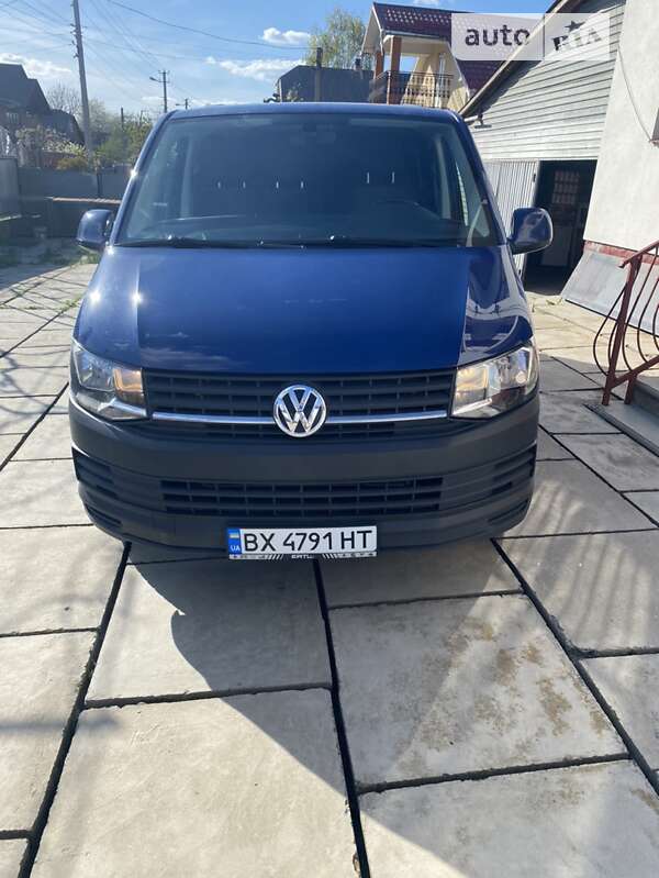 Минивэн Volkswagen Transporter 2016 в Новоселице