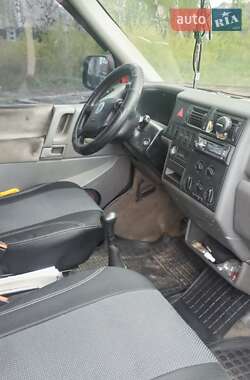 Мінівен Volkswagen Transporter 2000 в 