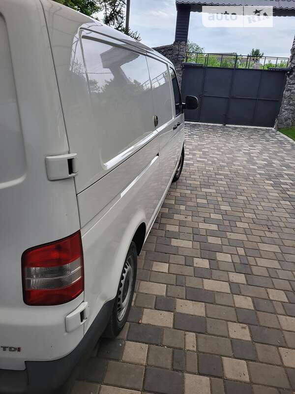 Грузовой фургон Volkswagen Transporter 2013 в Днепре
