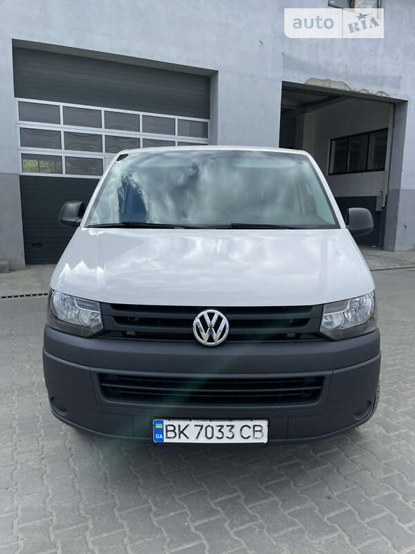 Грузовой фургон Volkswagen Transporter 2013 в Сарнах