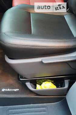 Вантажопасажирський фургон Volkswagen Transporter 2012 в 