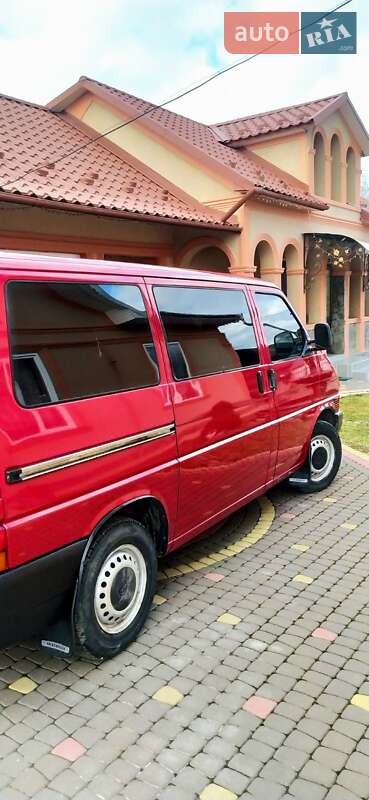 Минивэн Volkswagen Transporter 2000 в Косове