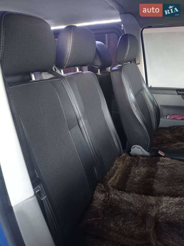 Минивэн Volkswagen Transporter 2005 в Коростене