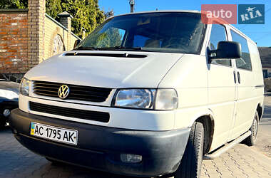 Грузопассажирский фургон Volkswagen Transporter 2003 в Луцке