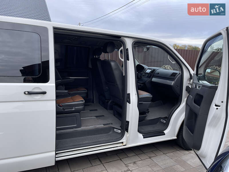 Мінівен Volkswagen Transporter 2011 в 