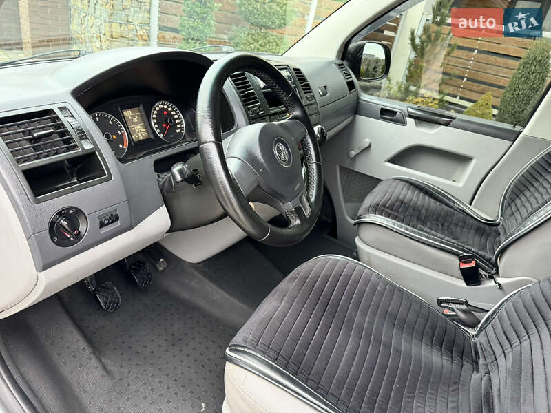 Грузовой фургон Volkswagen Transporter 2011 в Стрые