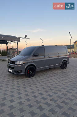 Грузовой фургон Volkswagen Transporter 2015 в Иршаве