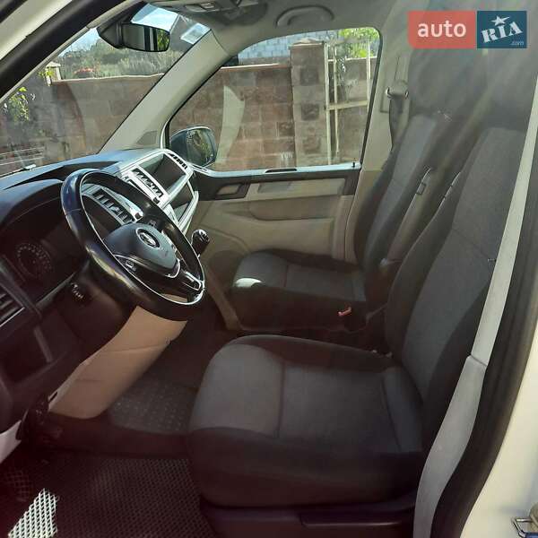 Грузовой фургон Volkswagen Transporter 2015 в Ровно