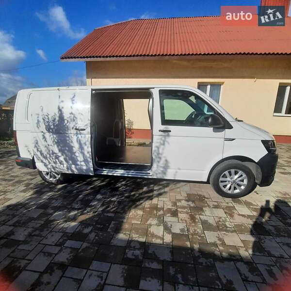 Грузовой фургон Volkswagen Transporter 2015 в Ровно