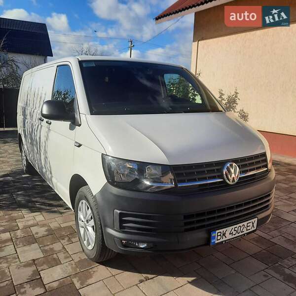 Грузовой фургон Volkswagen Transporter 2015 в Ровно