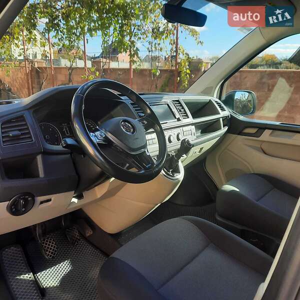 Грузовой фургон Volkswagen Transporter 2015 в Ровно