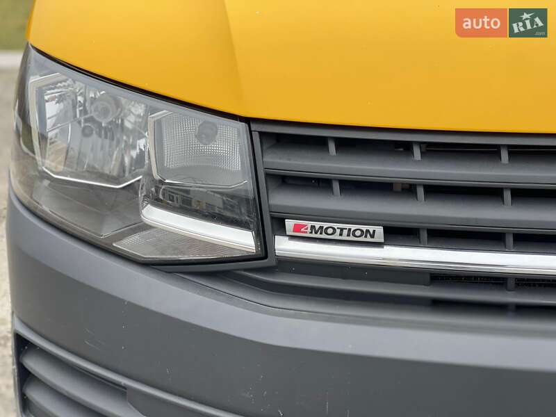 Вантажний фургон Volkswagen Transporter 2017 в Ужгороді