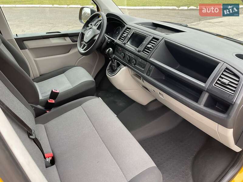 Вантажний фургон Volkswagen Transporter 2017 в Ужгороді