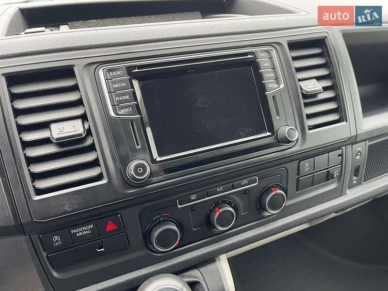 Вантажний фургон Volkswagen Transporter 2017 в Ужгороді