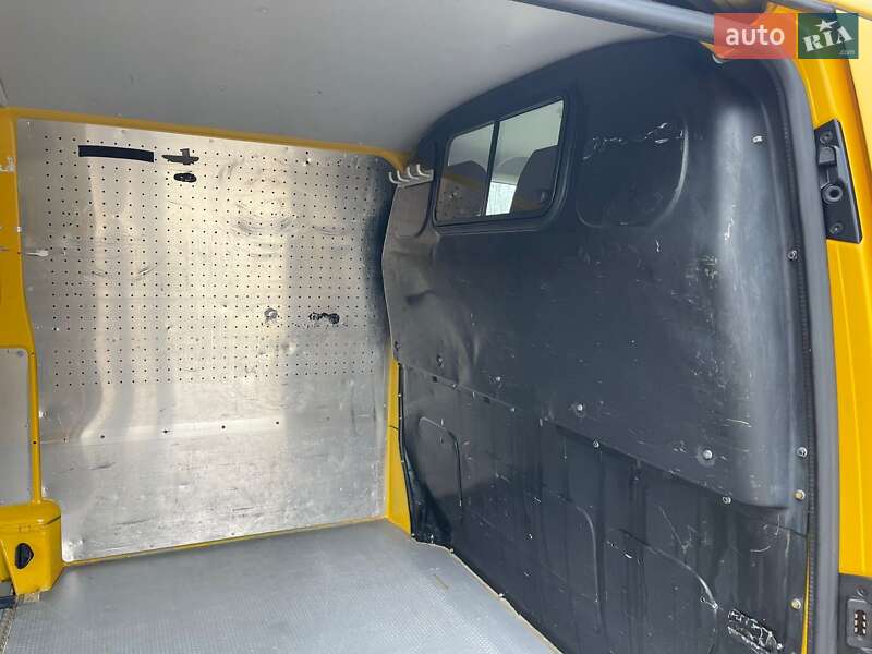 Вантажний фургон Volkswagen Transporter 2017 в Ужгороді