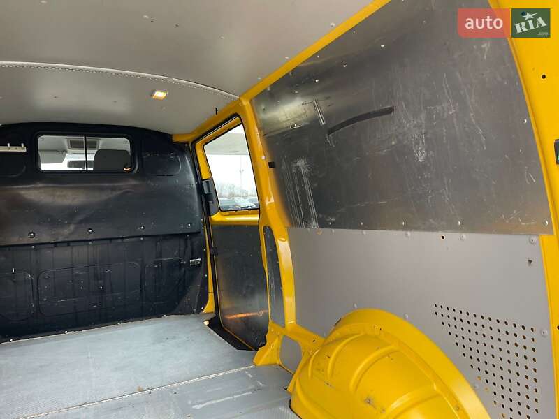 Вантажний фургон Volkswagen Transporter 2017 в Ужгороді