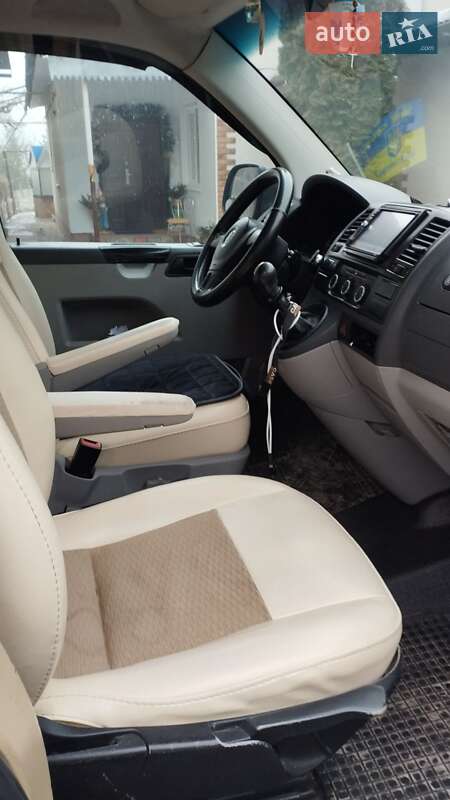Мінівен Volkswagen Transporter 2010 в Гусятині