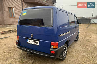 Мінівен Volkswagen Transporter 2000 в Сарнах