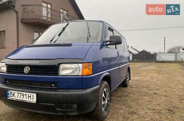 Мінівен Volkswagen Transporter 2000 в Сарнах