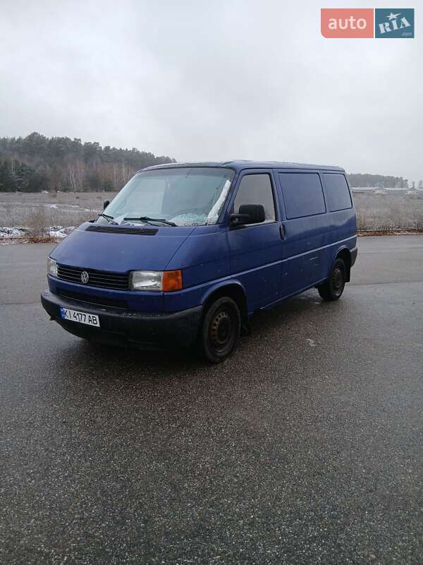 Вантажний фургон Volkswagen Transporter 2001 в Бучі