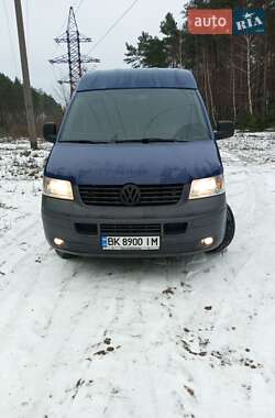 Вантажопасажирський фургон Volkswagen Transporter 2004 в Рівному