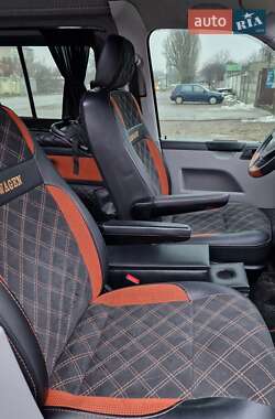 Минивэн Volkswagen Transporter 2011 в 