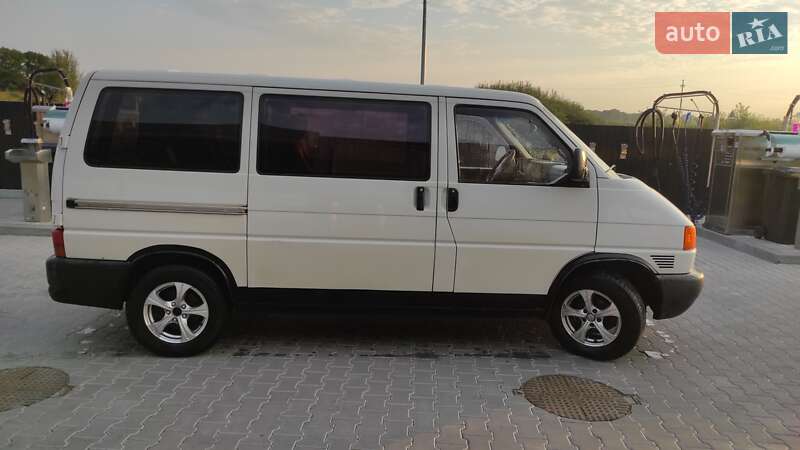 Минивэн Volkswagen Transporter 2000 в Буске