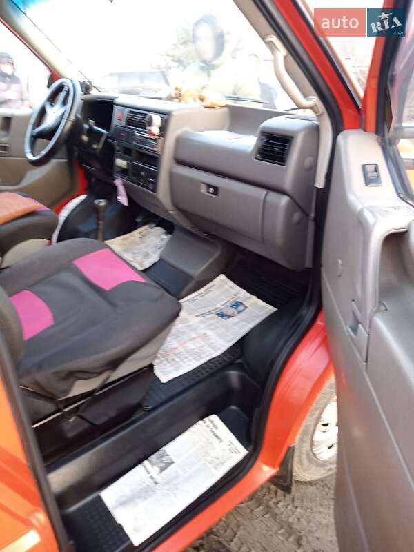 Минивэн Volkswagen Transporter 2000 в Нововолынске