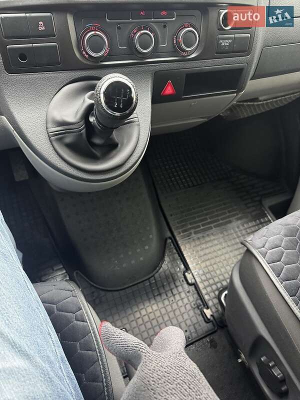 Грузовой фургон Volkswagen Transporter 2012 в Кривом Роге